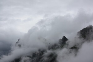 Hornberg in Wolken