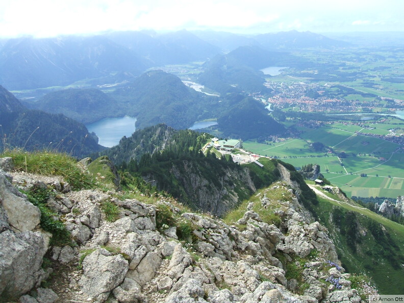 Blick vom Branderschrofen zur Tegelberg-Bergstation