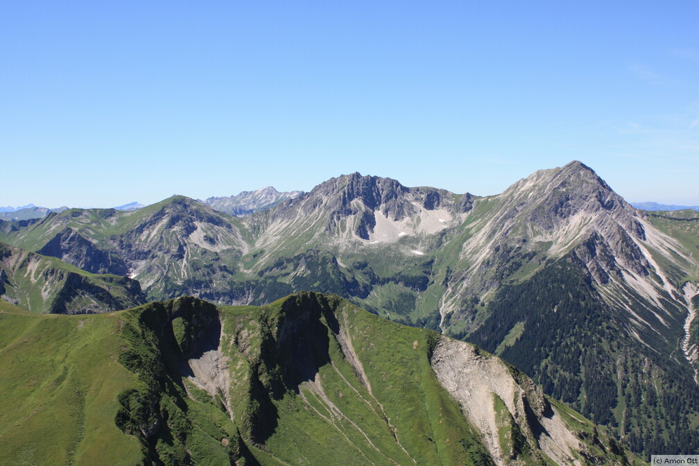 Blick von der Sulzspitze auf Lachenspitze, Krottenköpfe und Luchsköpfe