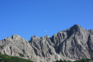 Mond über Lachenspitze