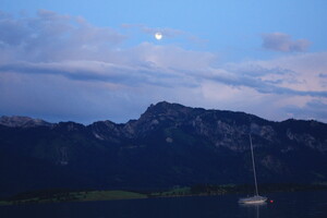 Mond über Tegelberg und Forggensee