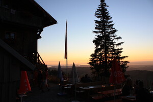 Terrasse Staufner Haus im Sonnenuntergang
