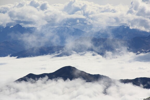 Berginseln im Wolkenmeer