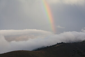 Bergwolken-Regenbogen