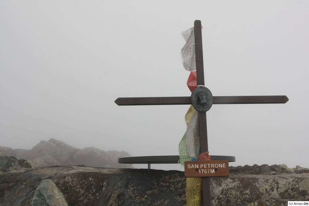 Gipfelkreuz Monte San Petrone