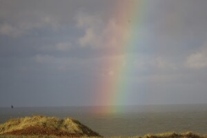Regenbogen über dem Meer