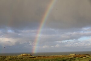 Regenbogen über dem Meer
