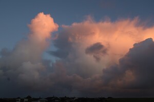 Leuchtwolken über Trans
