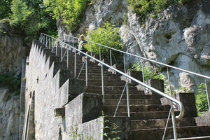 Neuer Treppenaufgang zur Burgruine