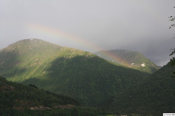 Regenbogen über Nyastølseggi