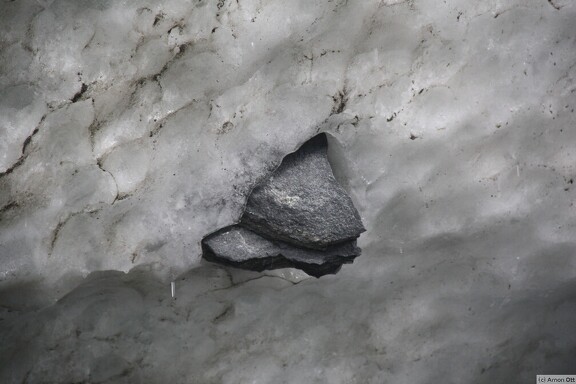 Herausschmelzender Stein im Trottabyrge unterm Flatbreen